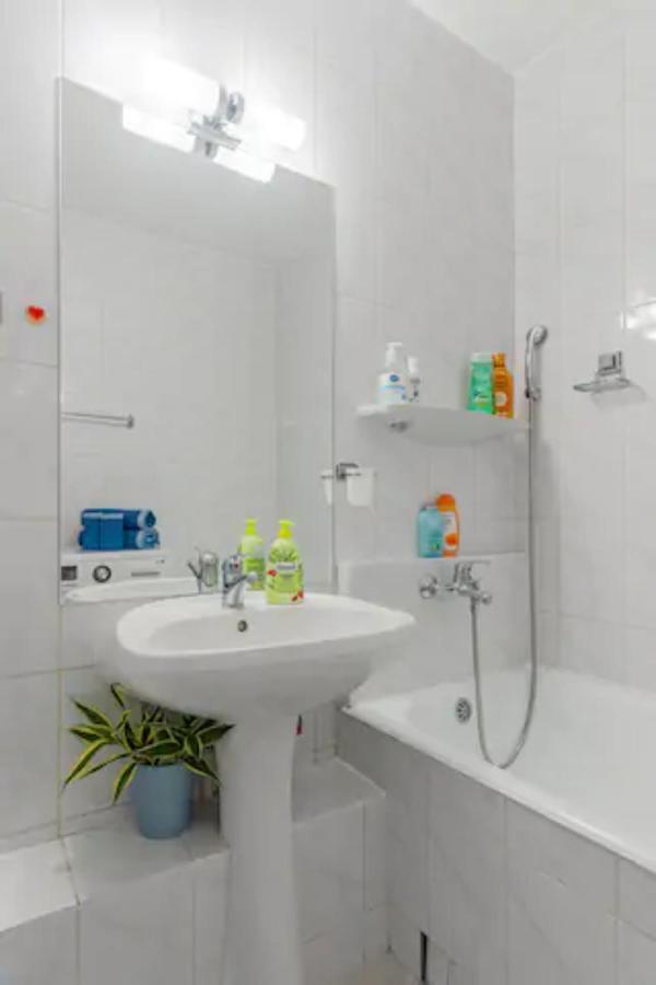 Cosy & Chic Studio Close By Victoria Square بوخارست المظهر الخارجي الصورة