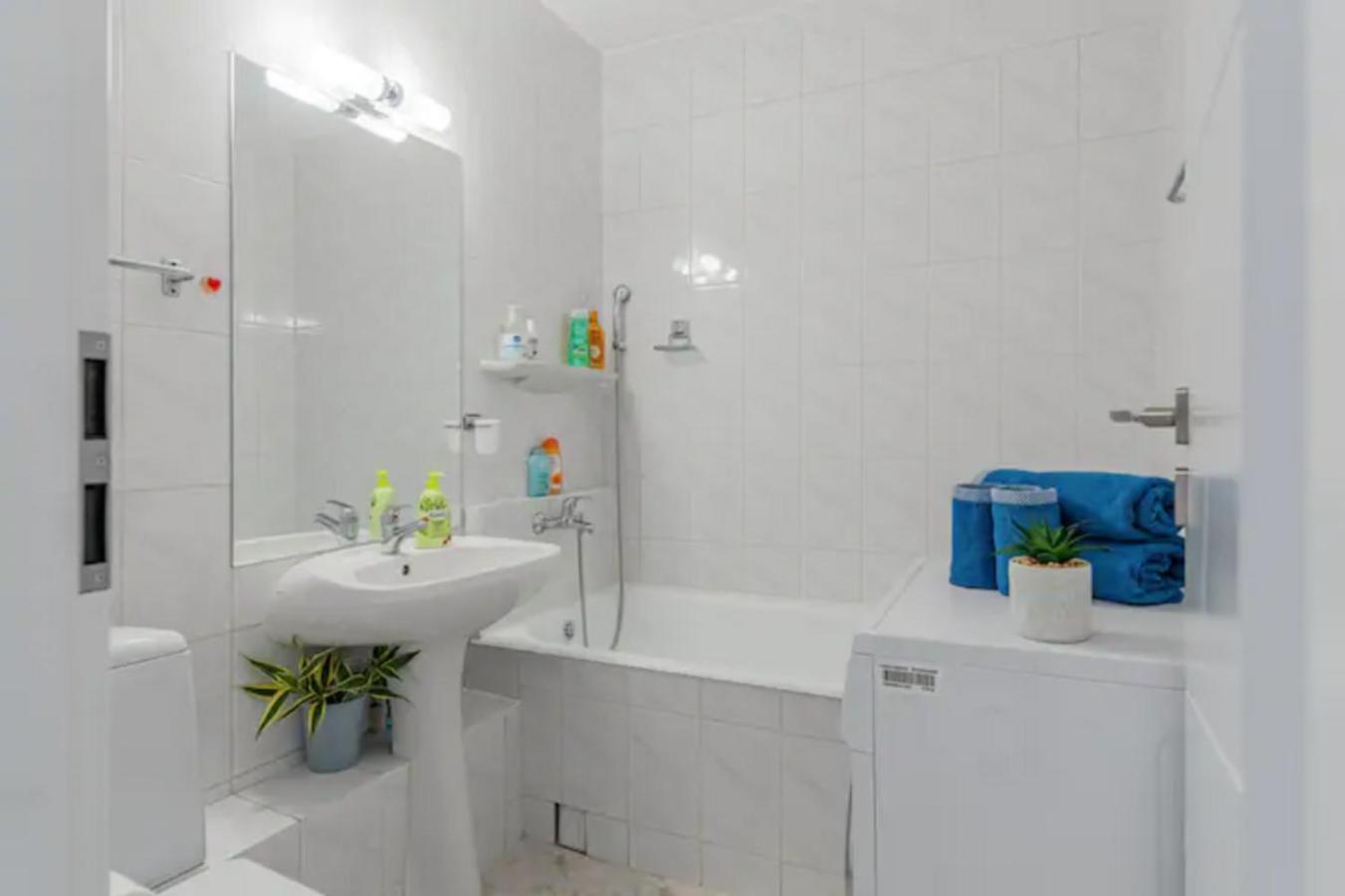Cosy & Chic Studio Close By Victoria Square بوخارست المظهر الخارجي الصورة